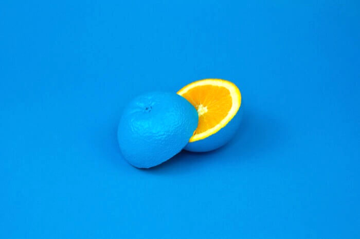 青い皮のオレンジ